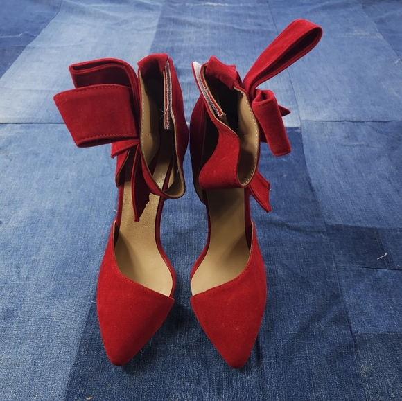 Red velvet ankle strap heels - Picture 3 of 4